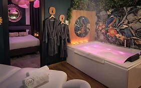 Suite Passion - Jacuzzi privé - Table massage